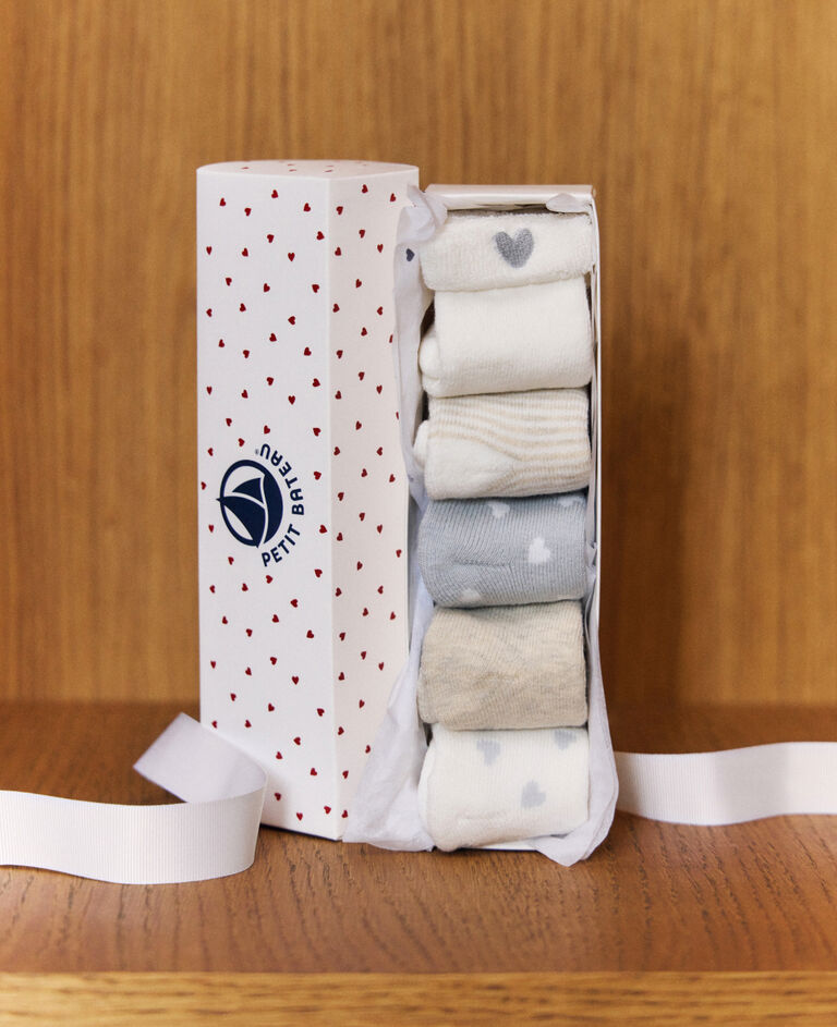 Pack of plain cotton socks for newborn babies