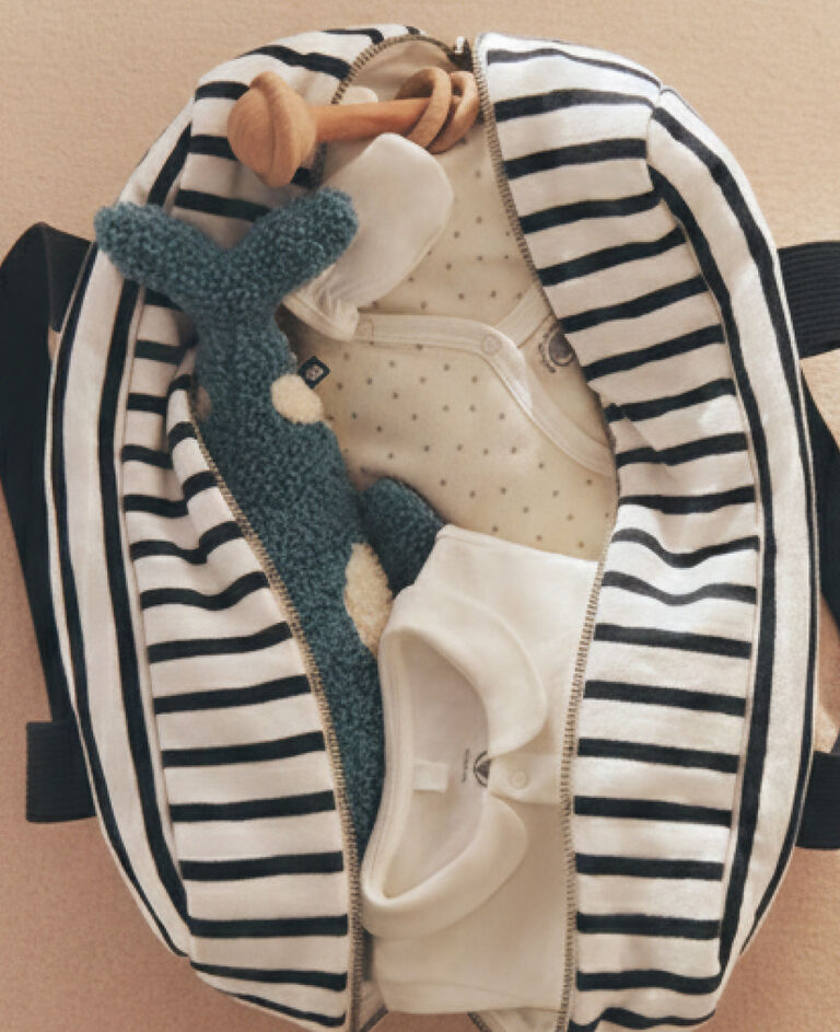 Newborn babies' suitcase in embroidered cotton gauze