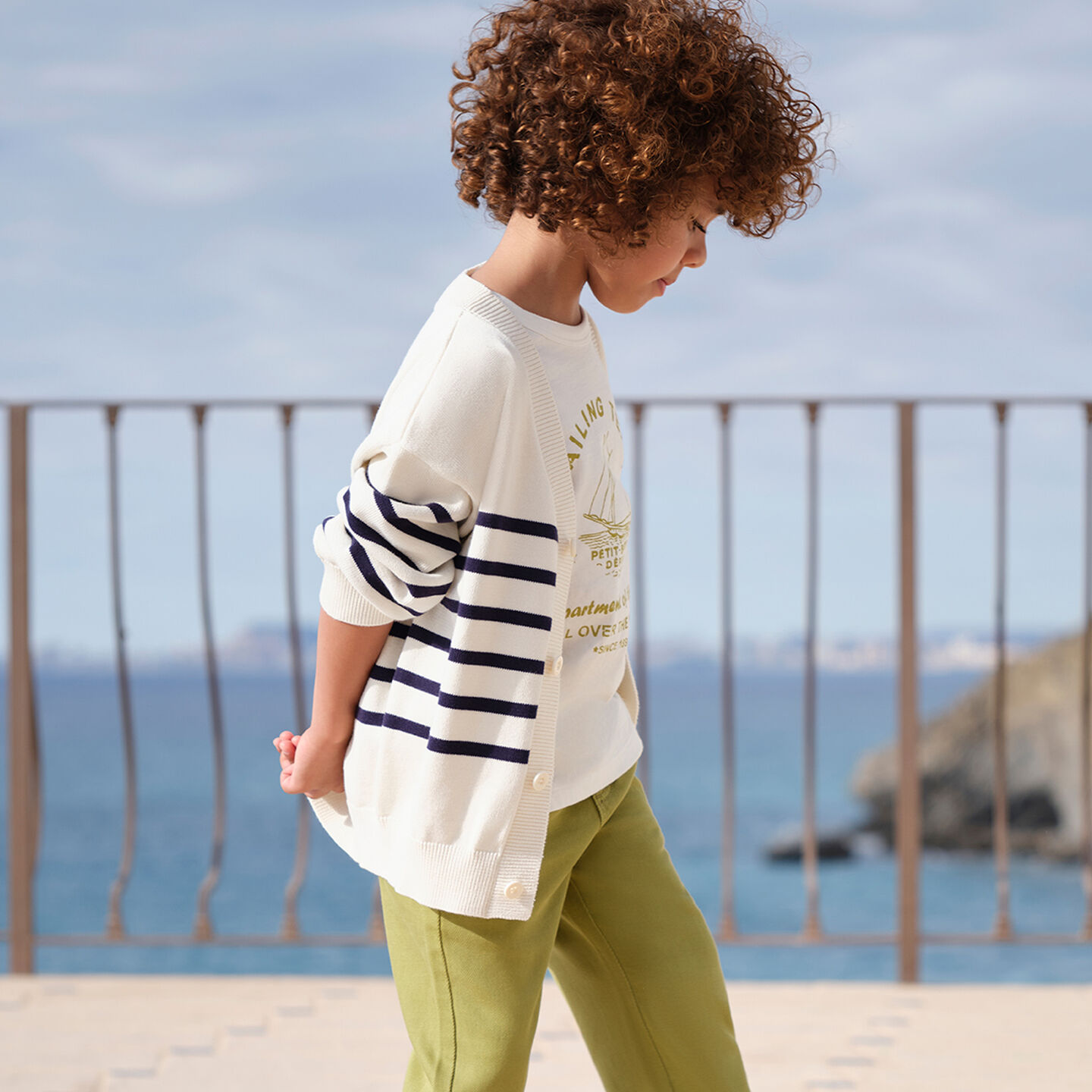 <p class="text-component">Sweatshirts & Cardigans</p>