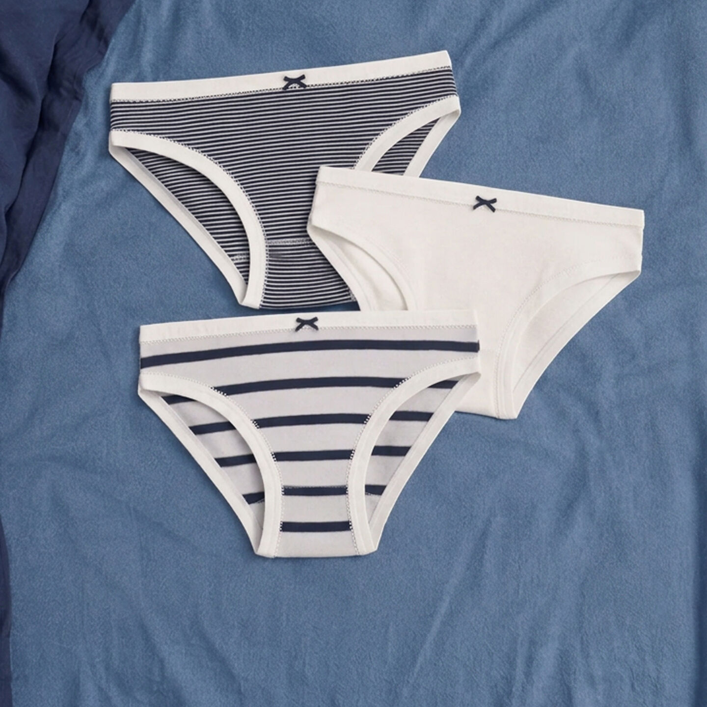 <p class="text-component">Sets & underwear</p>