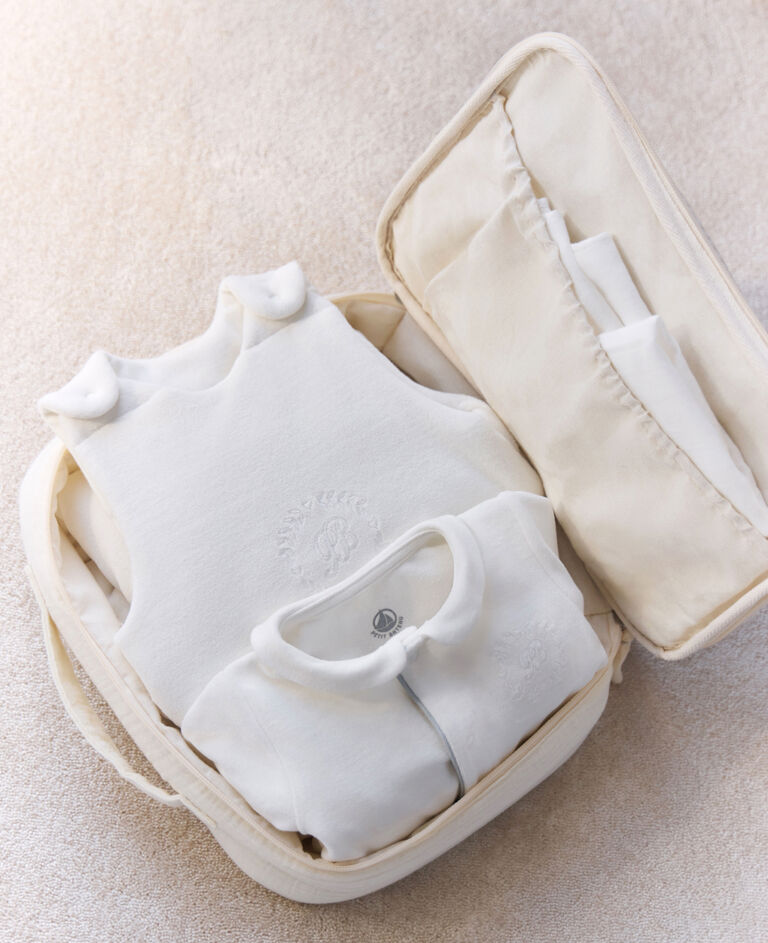 Newborn babies' suitcase in embroidered cotton gauze