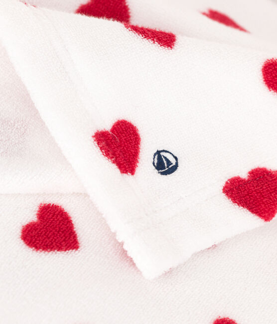 Babies' heart patterned terry bath cape MARSHMALLOW white/TERKUIT red