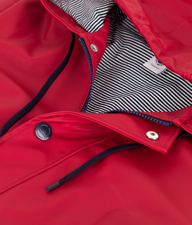 Iconic waxed raincoat made from recycled materials red