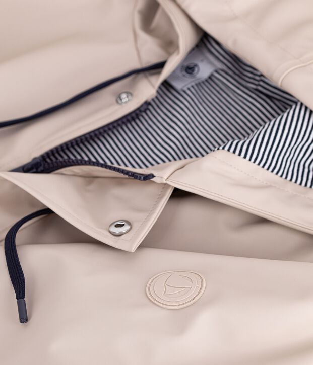 Iconic raincoat for men or women Ecru