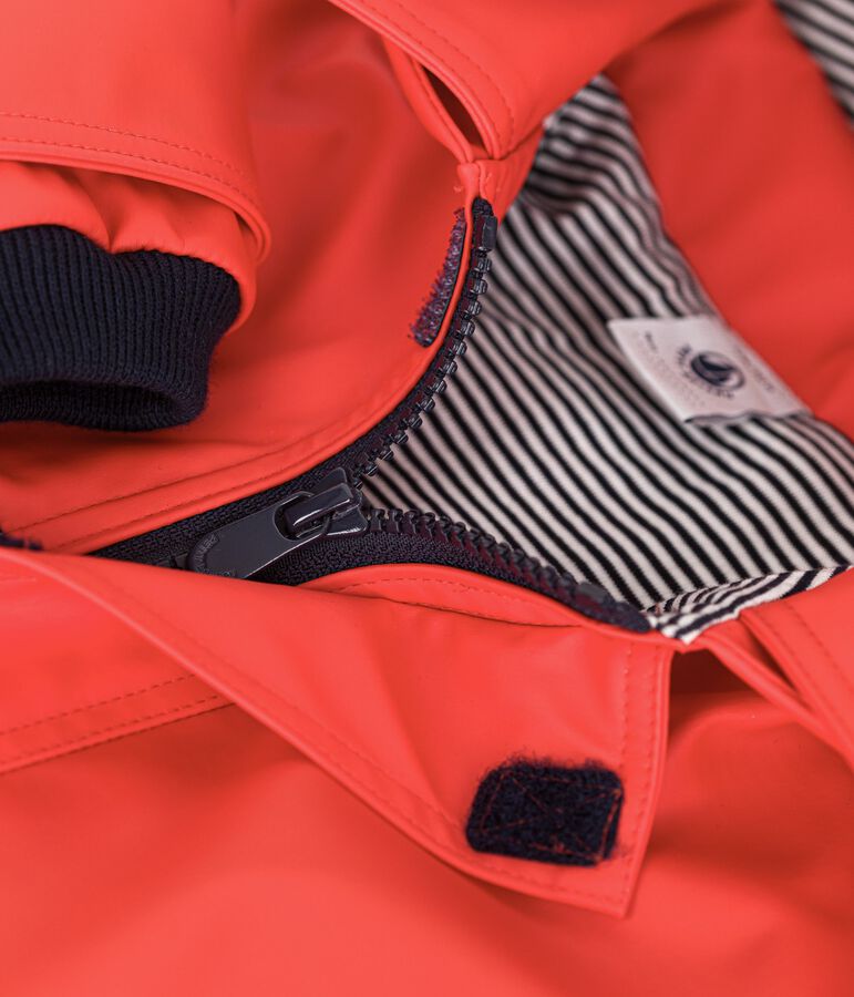 Babies' iconic raincoat in water-repellent fabric red