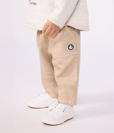 Babies' cargo-style trousers in plain cotton with a badge