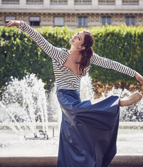 Marinière femme décolletée dans le dos. Petit bateau x Marie-Agnès Gillot COQUILLE beige/SMOKING blue