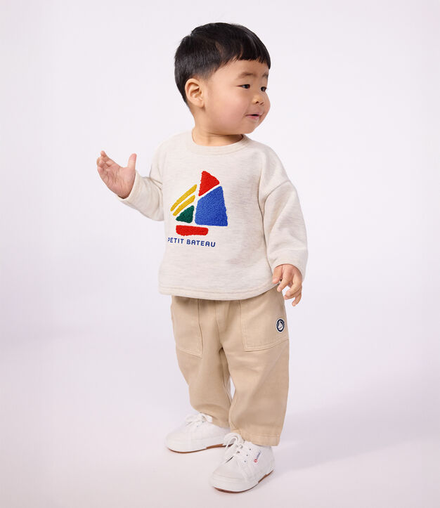 Babies' cargo-style trousers in plain cotton with a badge beige