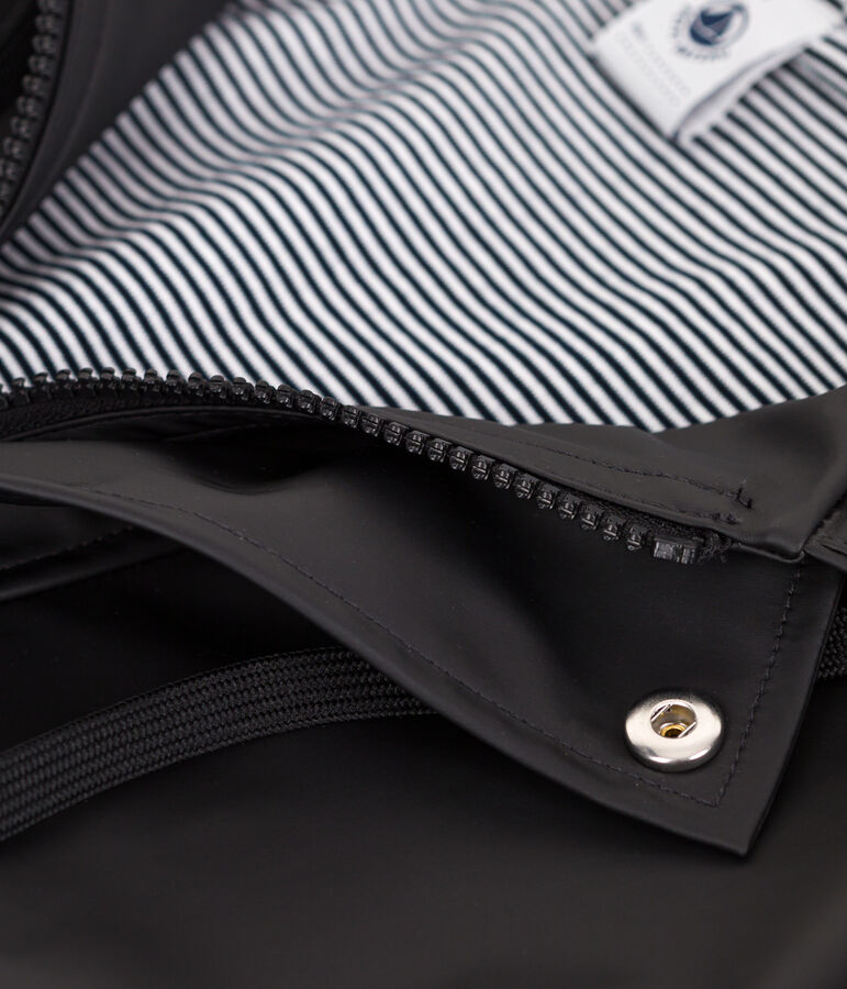 Iconic raincoat for men or women black