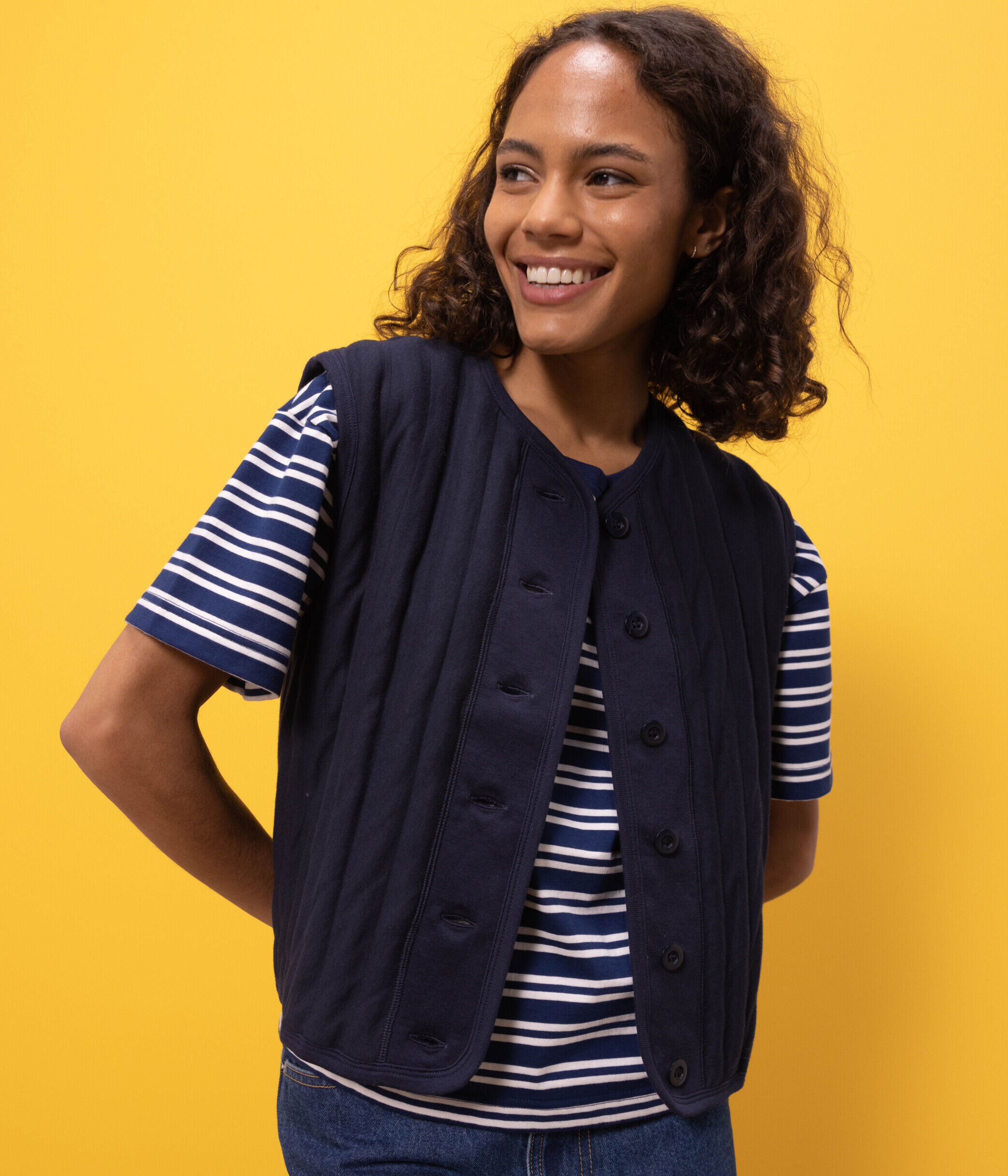 Women s Snuggly Sleeveless Cardigan A06NH01