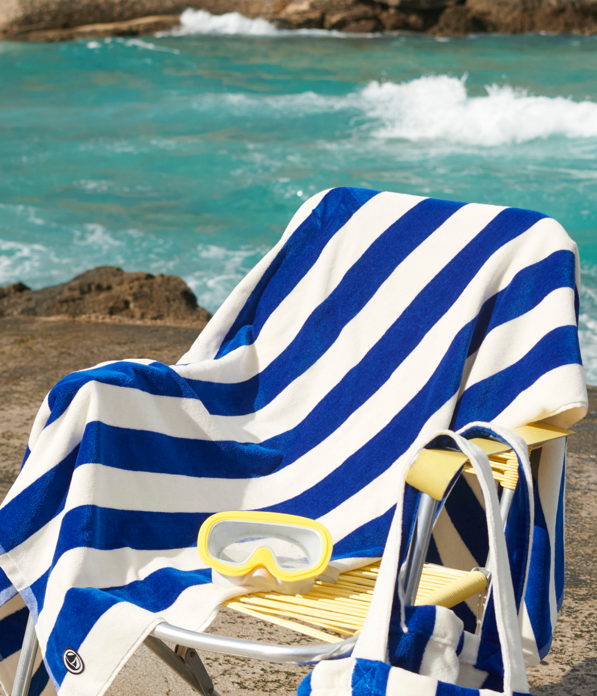 STRIPED TERRY CLOTH BEACH TOWEL variante 1 A0CH801 | Petit Bateau